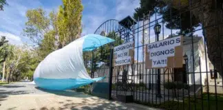 La policía de Santa Cruz inició autoacuartelamiento, manifestaciones y retención de servicios en toda la provincia Tensión en Santa Cruz por el reclamo salarial de policías autoconvocados - Foto: OPI Santa Cruz