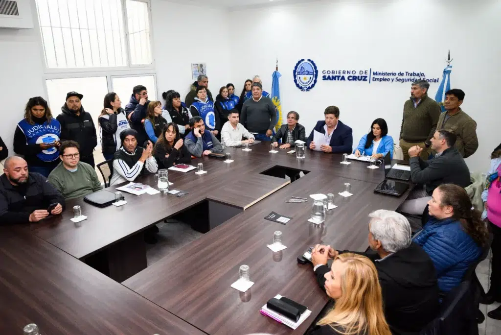 Desnudamos la estrategia “psicológica” instrumentada por el gobierno detrás del Proyecto de Emergencia y la “discusión” que da Luxen con los gremios