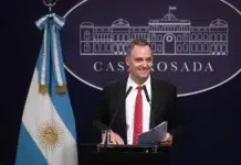 La protección del gobierno a Manuel Adorni tiene un fundamento crucial: Adorni conoce o es parte del tema $LIBRA Manuel Adorni defiende su patrimonio y los vuelos privados - Foto: Presidencia