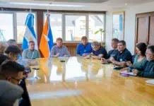 Trabajo cita a gremios en Tolhuin para destrabar el paro Melella se reunió con gremios estatales para informar de la crisis financiera provincial