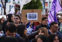 Se profundiza el conflicto docente en Tierra del Fuego Movilización de docentes en Tierra del Fuego - Foto: SUTEF