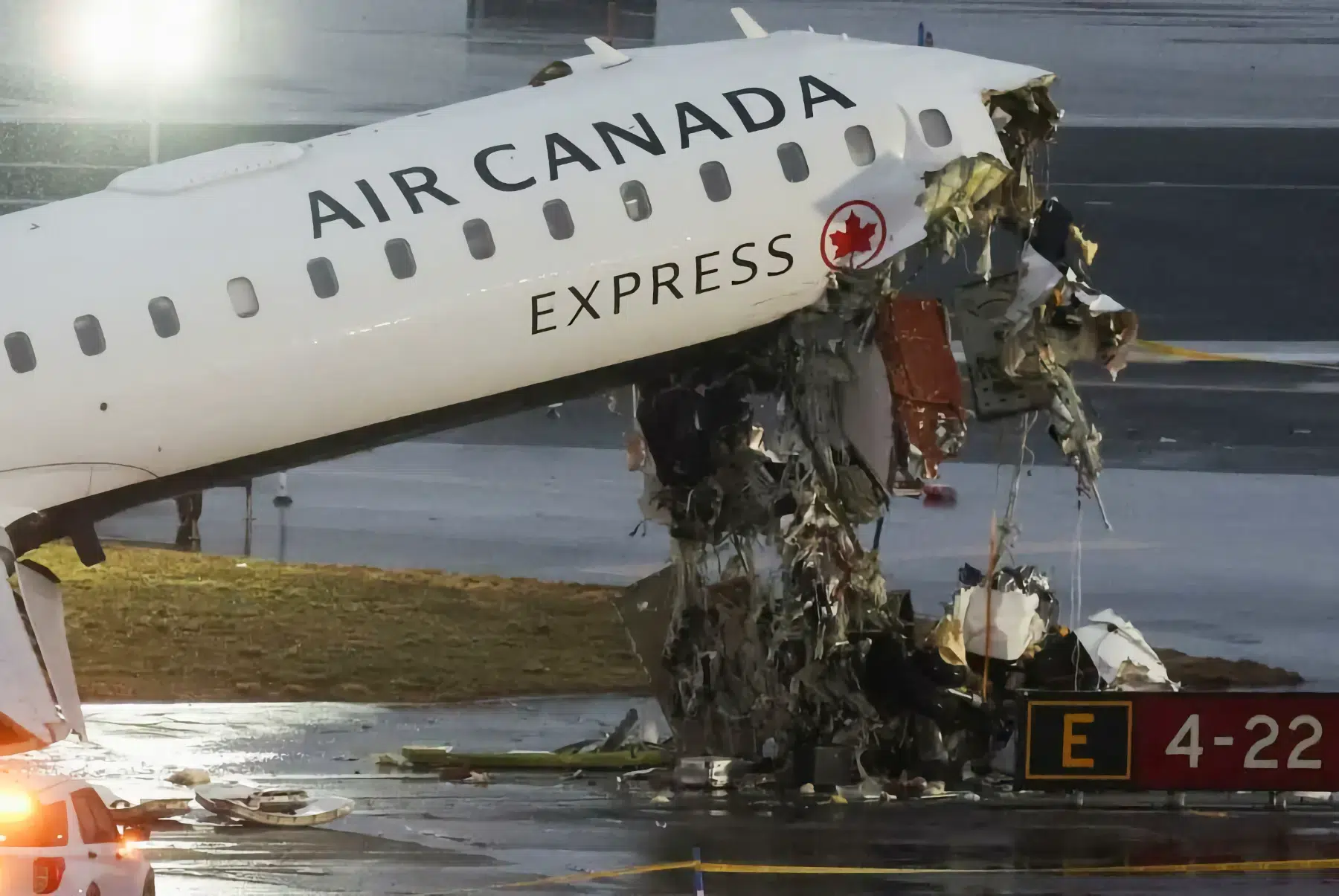 Dos pilotos mueren en choque de avión de Air Canada en Nueva York