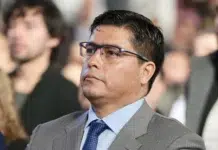 El gobierno busca consenso en los gremios para tomar 600 millones de dólares de deuda El Gobernador de Santa Cruz, Claudio Vidal - Foto: Prensa de Gobierno