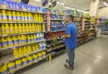 Santa Cruz lidera caída del empleo privado con 16,4% El consumo en hogares retrocedió un 3,4% interanual en febrero - Foto: NA