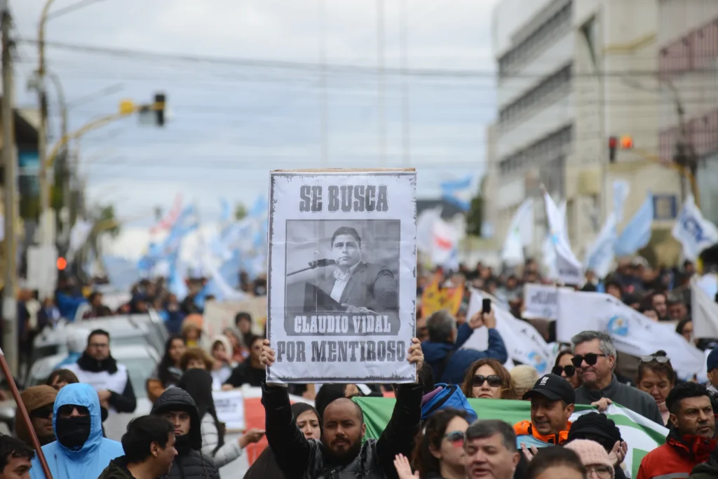 Multitudinaria marcha contra la reforma laboral en Río Gallegos - Foto: OPI Santa Cruz/Francisco Muñoz