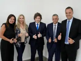 Javier Milei junto al presidente de YPF y funcionarios de su gabinete - Foto: Presidencia