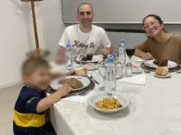 Milei evalúa condecorar al gendarme rescatado en Venezuela