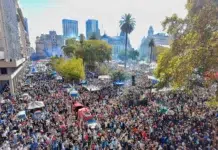 Marchas masivas en todo el país a 50 años del 24 de marzo Marchas masivas en todo el país a 50 años del 24 de marzo - Foto: NA