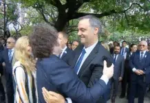 Manuel Adorni suma defensa legal por sus viajes internacionales Manuel Adorni suma defensa legal por sus viajes internacionales