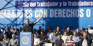 La CGT rechaza la reglamentación de la reforma laboral La CGT marchó en Plaza de Mayo contra el modelo económico de Milei - Foto: NA