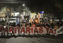 Los sindicatos de Santa Cruz (excepto Adosac) evitan rechazar formal y objetivamente el endeudamiento por U$S 600 millones del gobierno ¿Lo apoyan? Marcha de antorchas en Río Gallegos pidiendo paritarias - Foto: OPI Santa Cruz/Francisco Muñoz