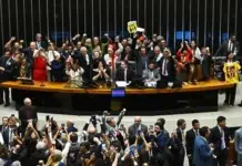 Diputados de Brasil votaron reducir la jornada a 40 horas Diputados de Brasil votaron reducir la jornada a 40 horas