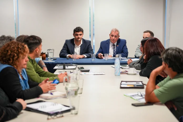Gobierno ofreció un incremento del 7,4% en los salarios de mayo a docentes de Chubut