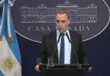 Manuel Adorni renunció al directorio de YPF tras dejar el Gabinete Adorni negó censura tras el cierre de la sala en la Casa Rosada