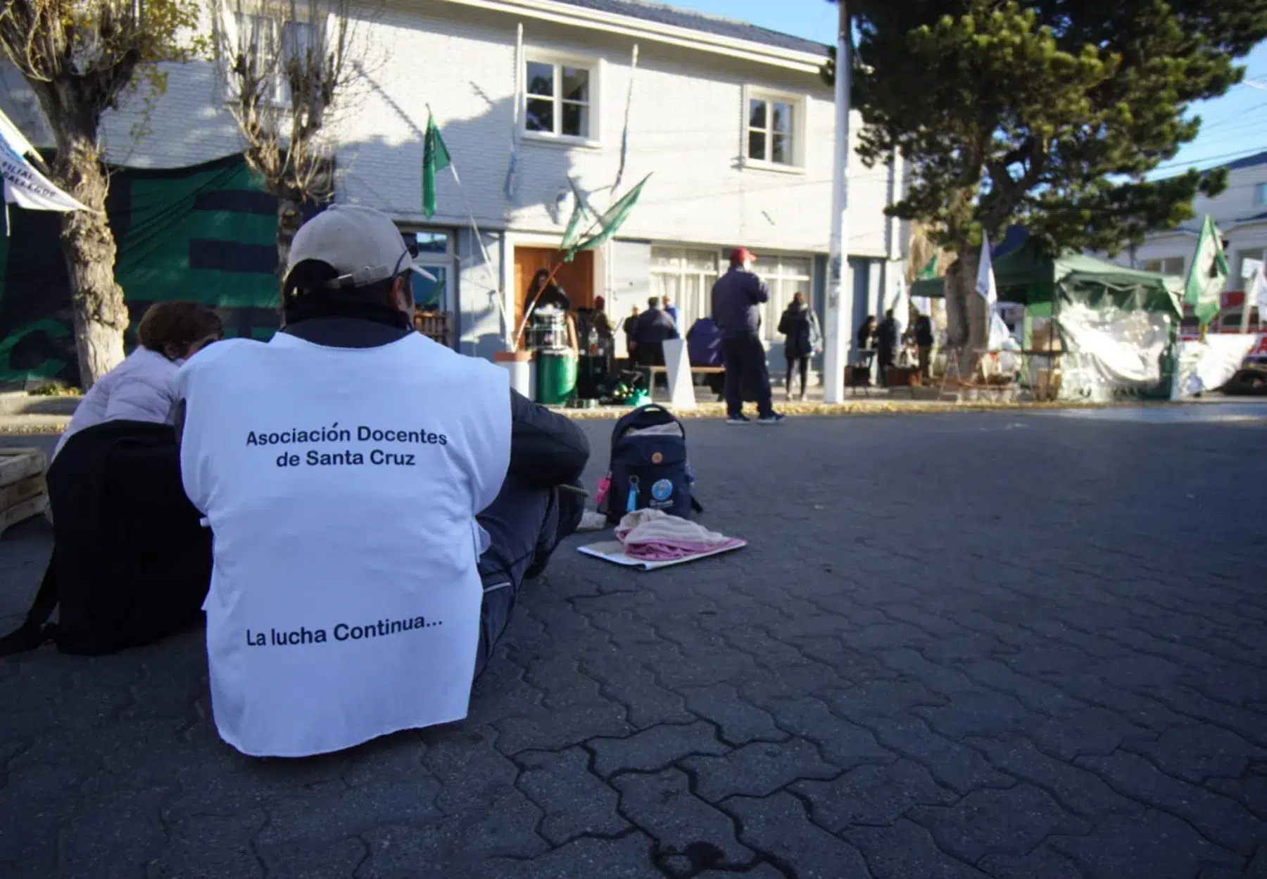 El Frente Sindical bloqueó la ruta 3 y tomó el ministerio de economía
