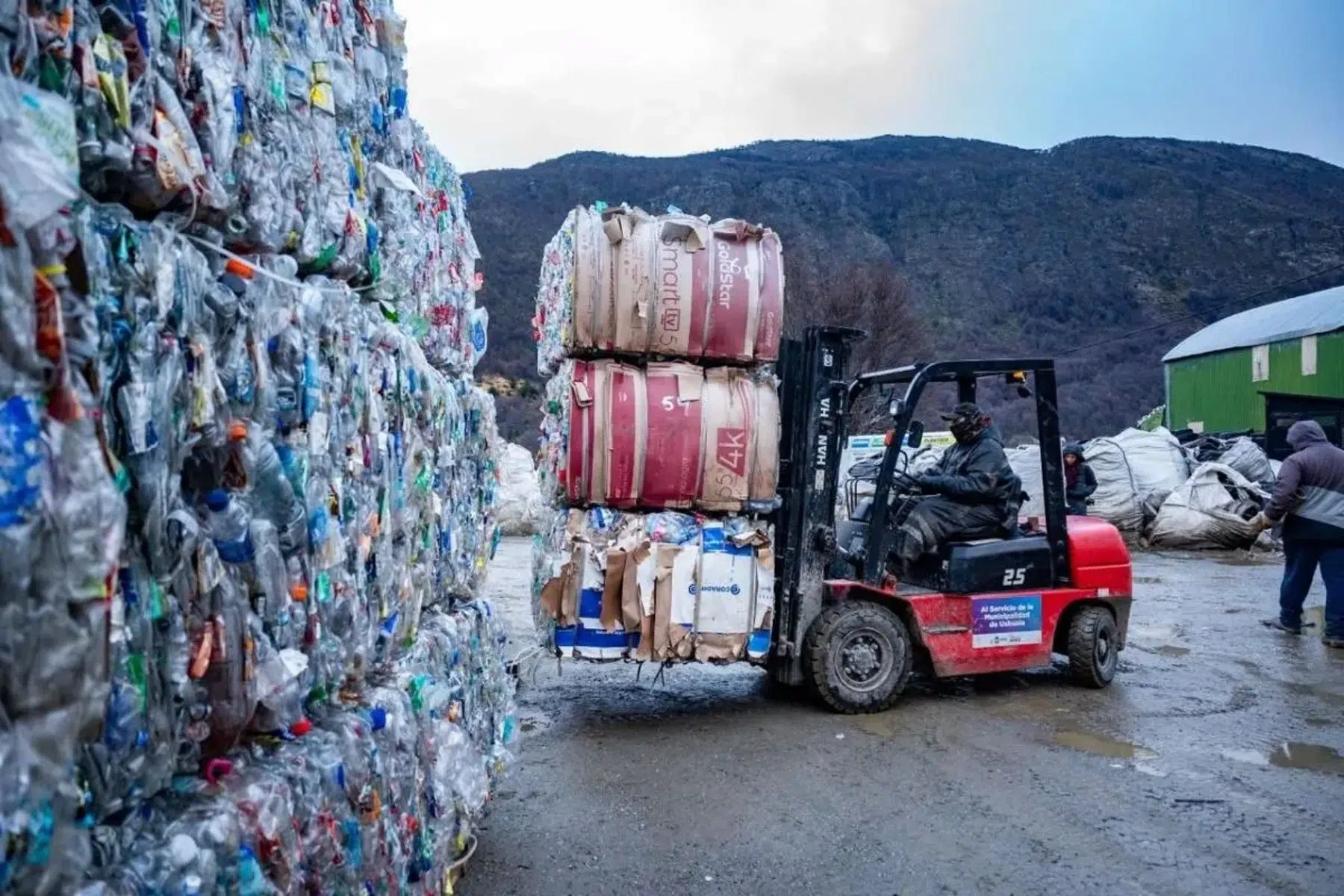 Ushuaia recicló 15 toneladas de plástico PET Ushuaia recicló 15 toneladas de plástico PET