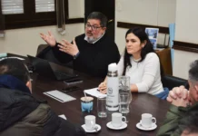 Gobierno convocó a paritarias a estatales y anunció fecha de pago de haberes Gobierno convocó a paritarias a estatales y anunció fecha de pago de haberes