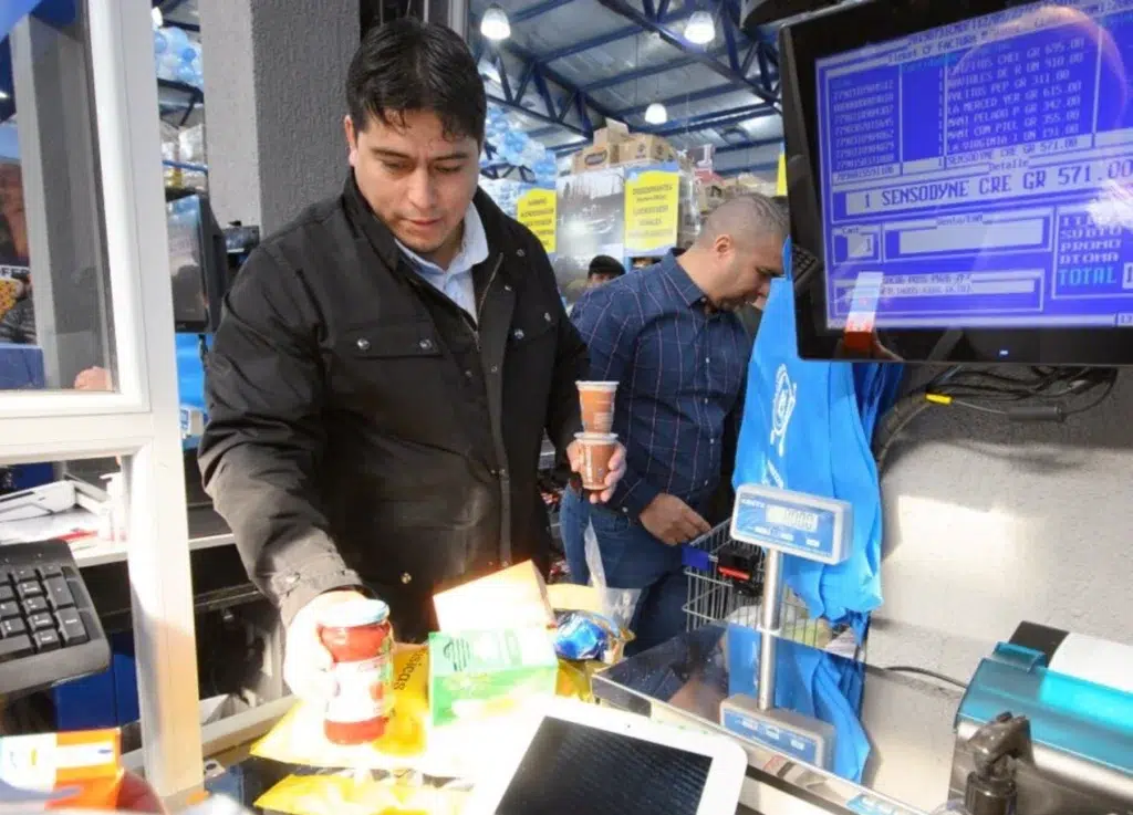 Claudio Vidal inaugura "La Proveeduría" en Río Gallegos -