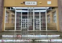 Una mujer agredió a una docente en Caleta Olivia y se movilizó la comunidad educativa a Escuela Provincial Primaria N°82 ubicada en el barrio Rotary 23 de Caleta Olivia