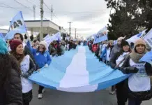 Multitudinaria marcha universitaria en Río Gallegos Multitudinaria marcha universitaria en Río Gallegos