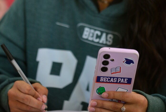 Chubut y Santa Cruz: PAE lanza becas al 100% para universitarias