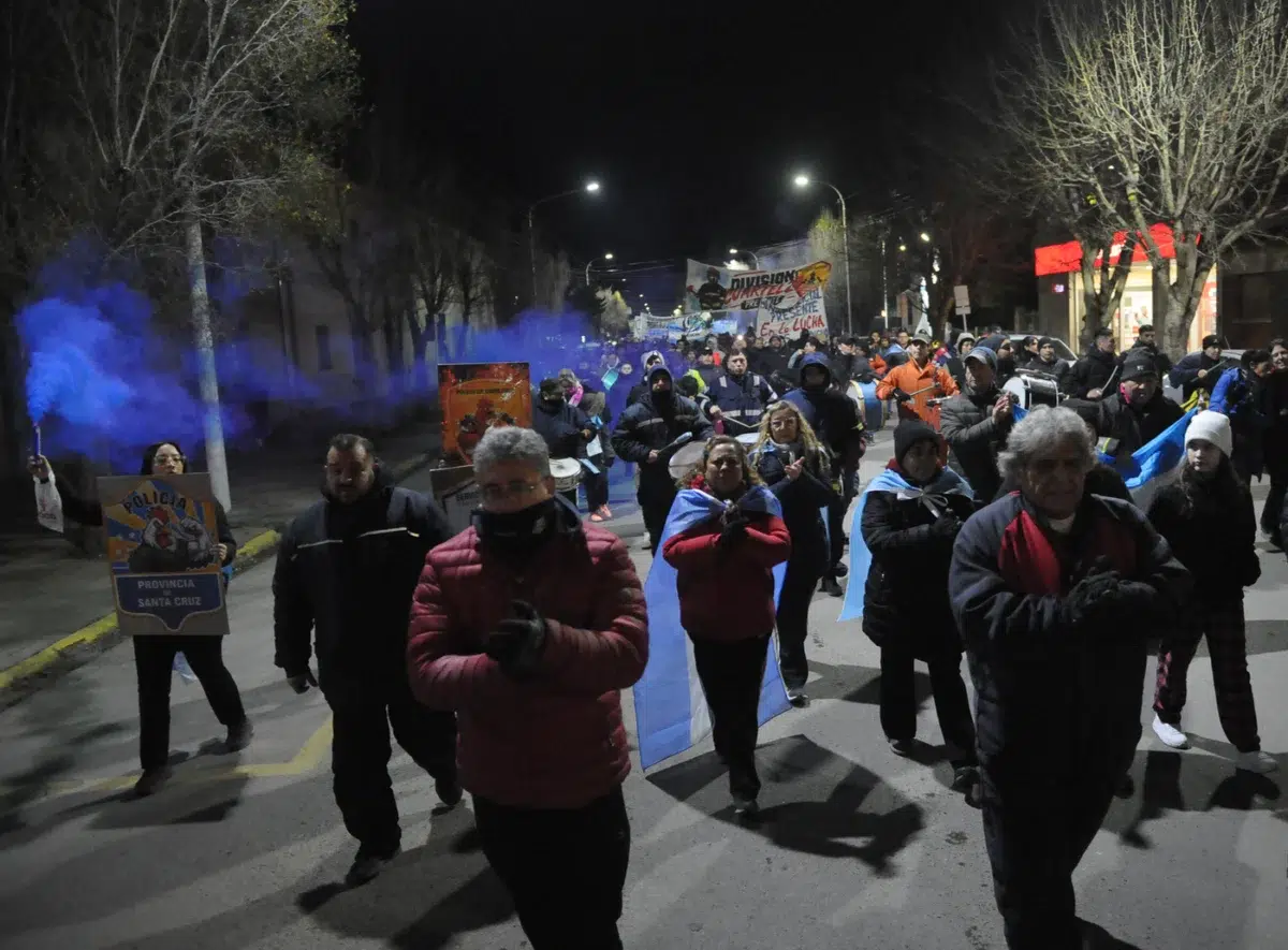 Policía de Santa Cruz. Sin acuerdo salarial recrudecen las medidas y pasan del quite de colaboración a la autoconvocatoria - Foto: OPI Santa Cruz/Francisco Muñoz