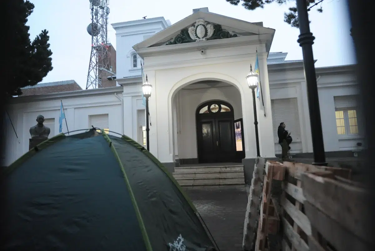 Policías autoconvocados sin acuerdo salarial y presionados/amenazados por el Secretario de Trabajo, redoblaron la apuesta y profundizaron las medidas - Foto: OPI Santa Cruz/Francisco Muñoz