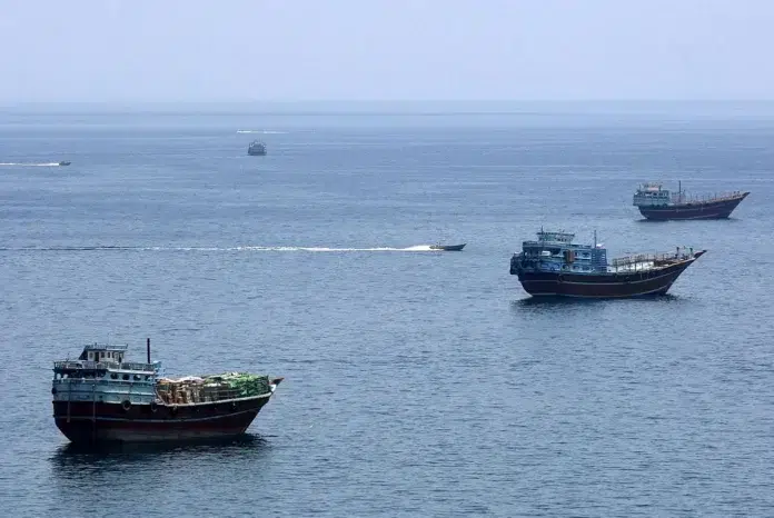 Estados Unidos bombardea la costa de Irán por violar cese al fuego