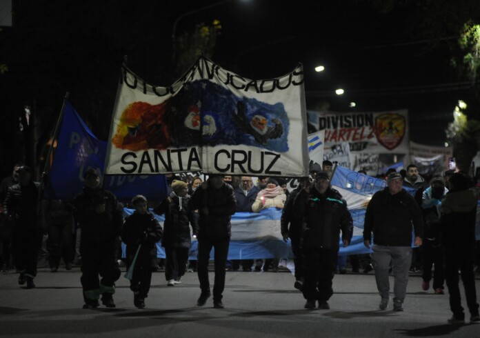 Crisis en Santa Cruz: Vidal denunció un plan para derrocarlo y apuntó al kirchnerismo