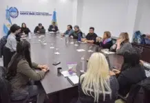 Gobierno ofreció 13% a estatales, hubo rechazo y se reúnen otra vez el viernes Gobierno ofreció 13% a estatales, hubo rechazo y se reúnen otra vez el viernes
