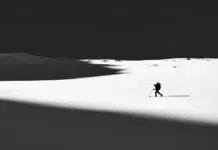 Hallan muertos a un guía y una turista en el hielo El guía de montaña Emiliano Feidas recorriendo las montañas en Ushuaia -