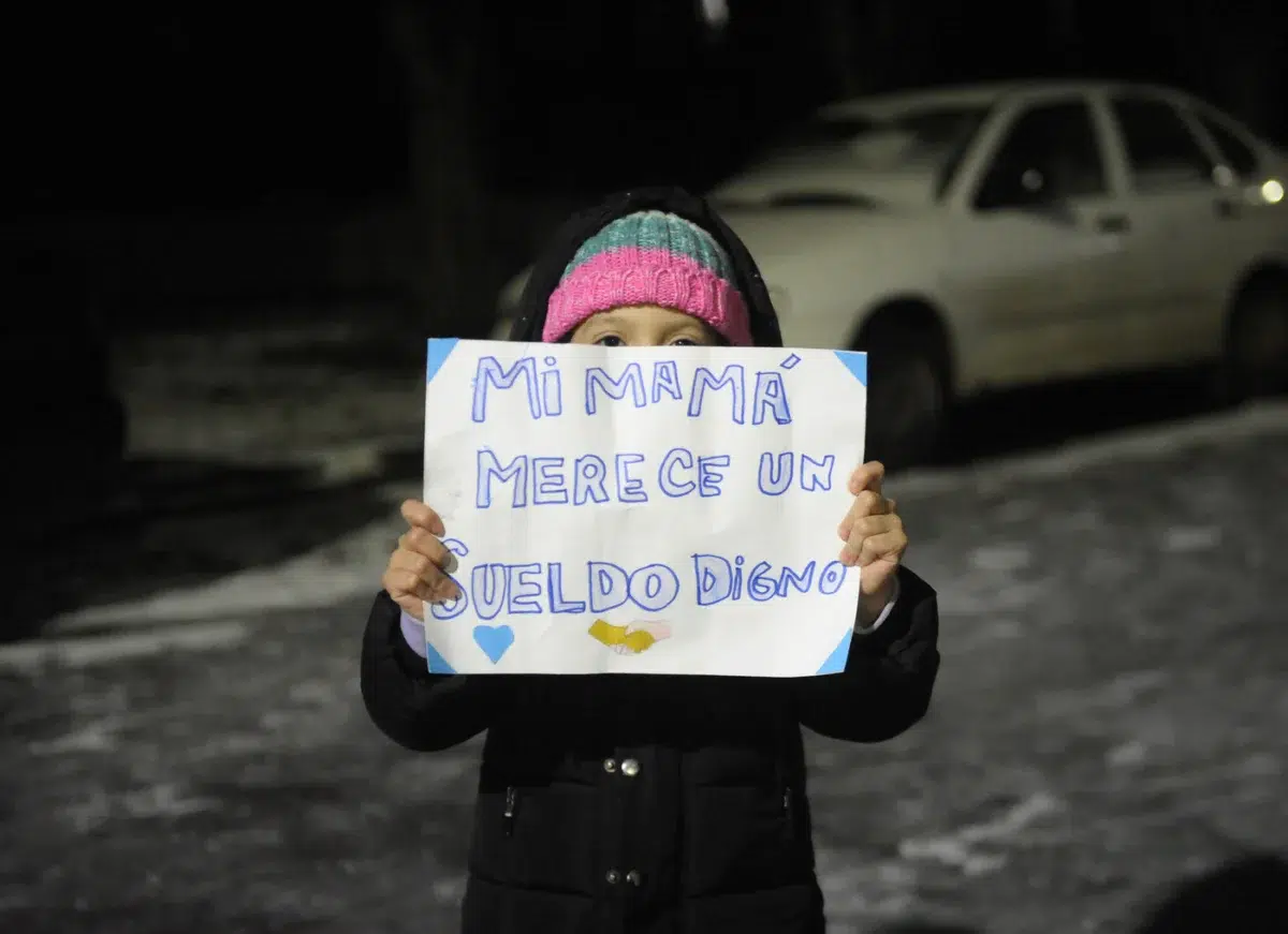 Policías Autoconvocados resisten en las carpas bajo una fuerte nevada - Foto: OPI Santa Cruz/Francisco Muñoz