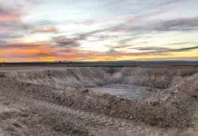 Así abre CGC los piletones a cielo abierto para verter deshechos petroleros ante la indiferencia (¿complicidad?) de la Secretaría de Ambiente de Santa Cruz Así abre CGC los piletones a cielo abierto para verter deshechos petroleros ante la indiferencia (¿complicidad?) de la Secretaría de Ambiente de Santa Cruz