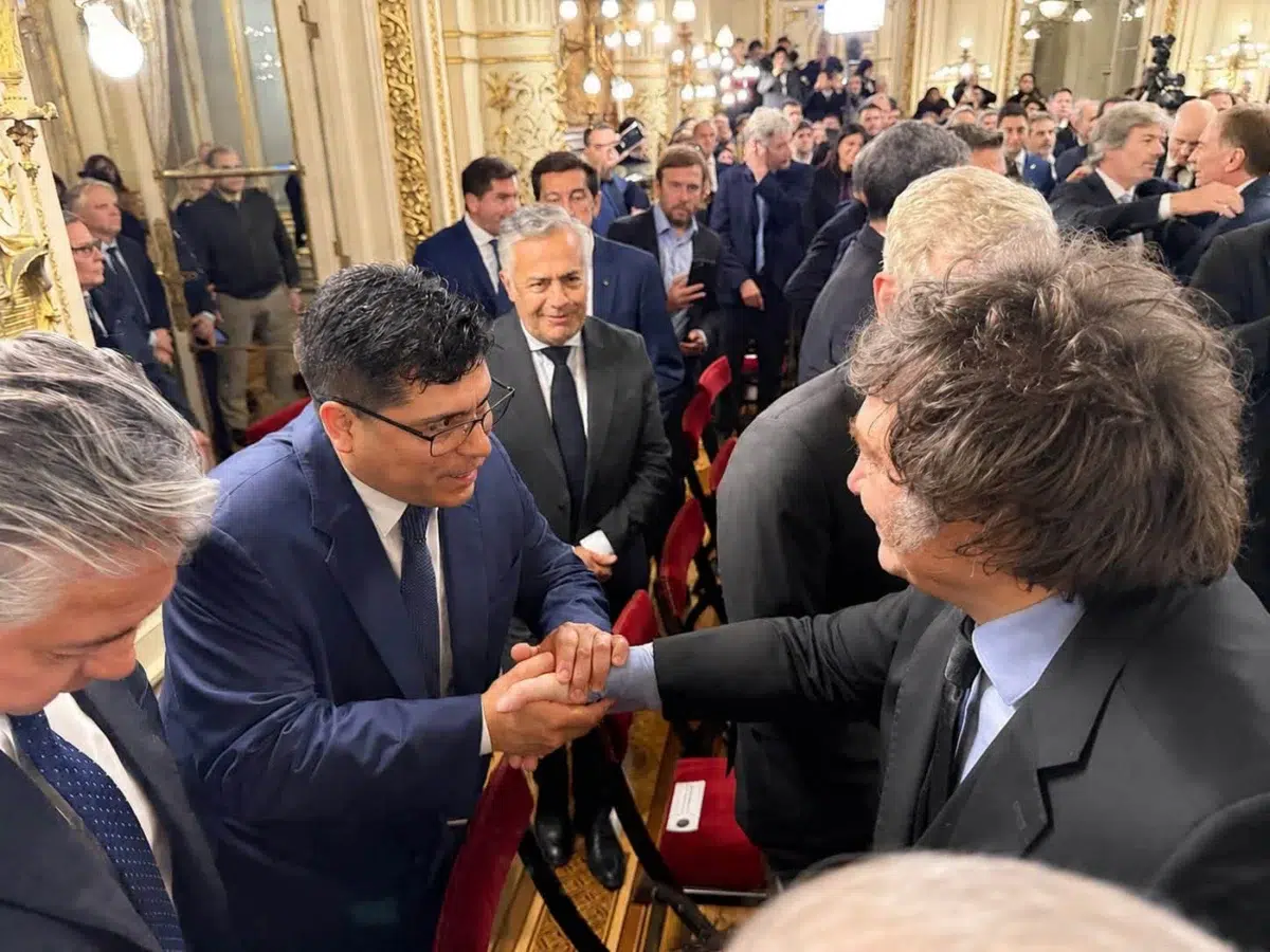 La anatomía de la sumisión. Por qué “el apretón de guante” de Vidal a Milei es un ruego de supervivencia política - Foto: Prensa de Gobierno