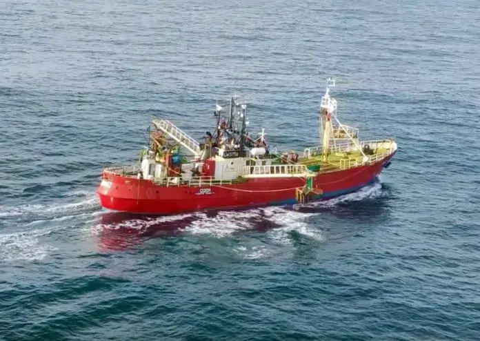 Prefectura evacuó a un tripulante de un buque pesquero
