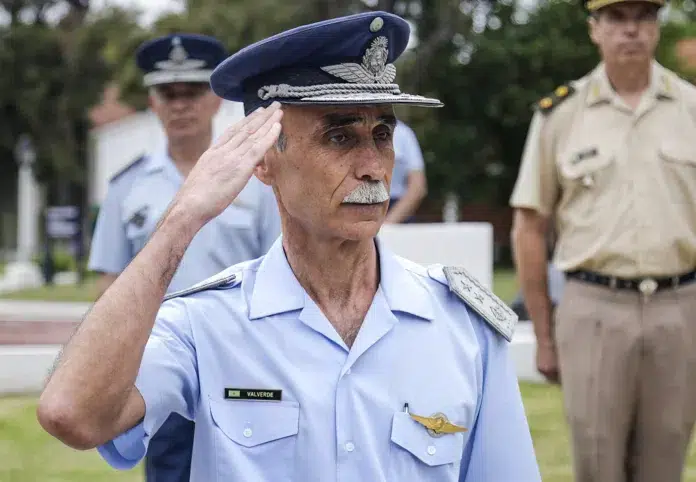 El jefe de la Fuerza Aérea Argentina, brigadier general Gustavo Javier Valverde - Foto: NA