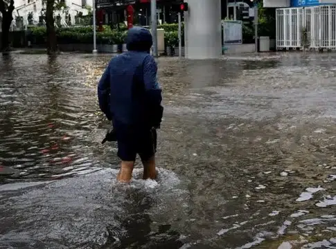 Alerta en Venezuela tras intensas lluvias y desbordes viales