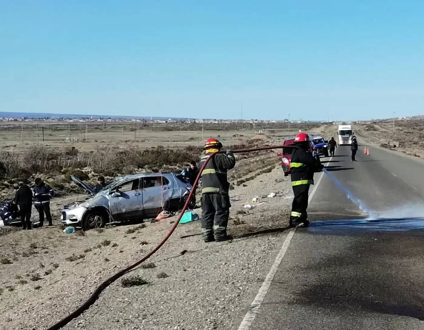 Ruta Provincial 43 registró un vuelco fatal en Las Heras - Foto: Superintendencia de Bomberos de Santa Cruz Ruta Provincial 43 registró un vuelco fatal en Las Heras - Foto: Superintendencia de Bomberos de Santa Cruz