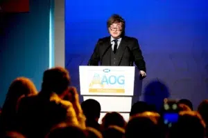 Javier Milei promovió el RIGI ante petroleros y fustigó al kirchnerismo Javier Milei promovió el RIGI ante petroleros y fustigó al kirchnerismo