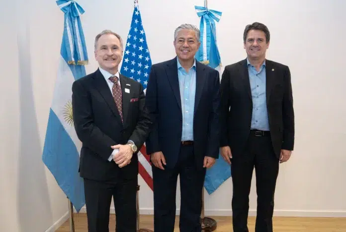 Peter Lamelas confirma financiamiento de Estados Unidos para YPF