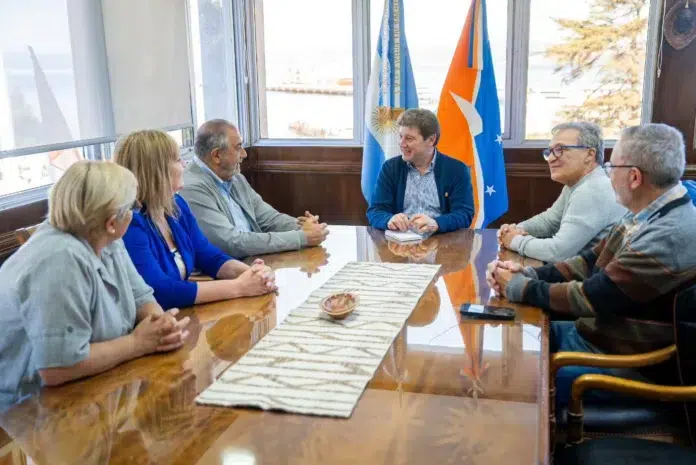 Gustavo Melella analizó la crisis laboral junto a la CGT Gustavo Melella analizó la crisis laboral junto a la CGT