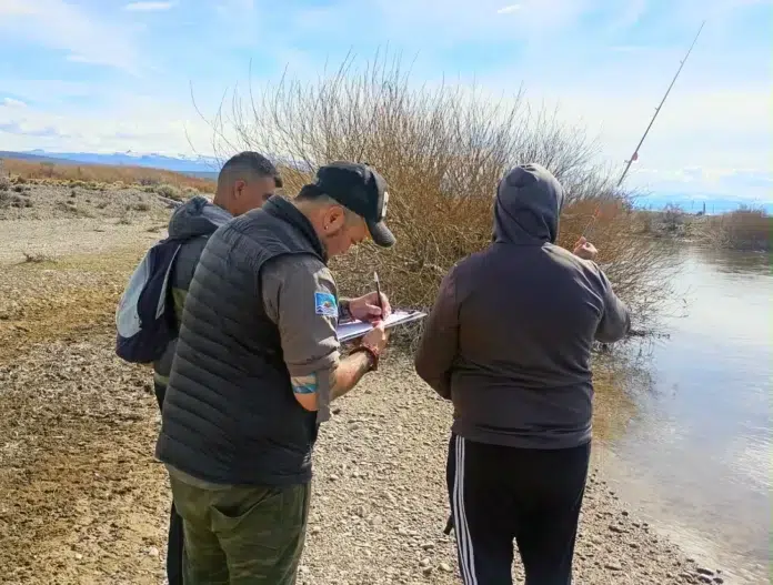 Intensifican controles contra la pesca furtiva en Los Antiguos Intensifican controles contra la pesca furtiva en Los Antiguos