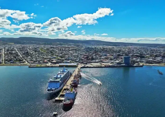 El puerto de Punta Arenas Chile - El puerto de Punta Arenas Chile -