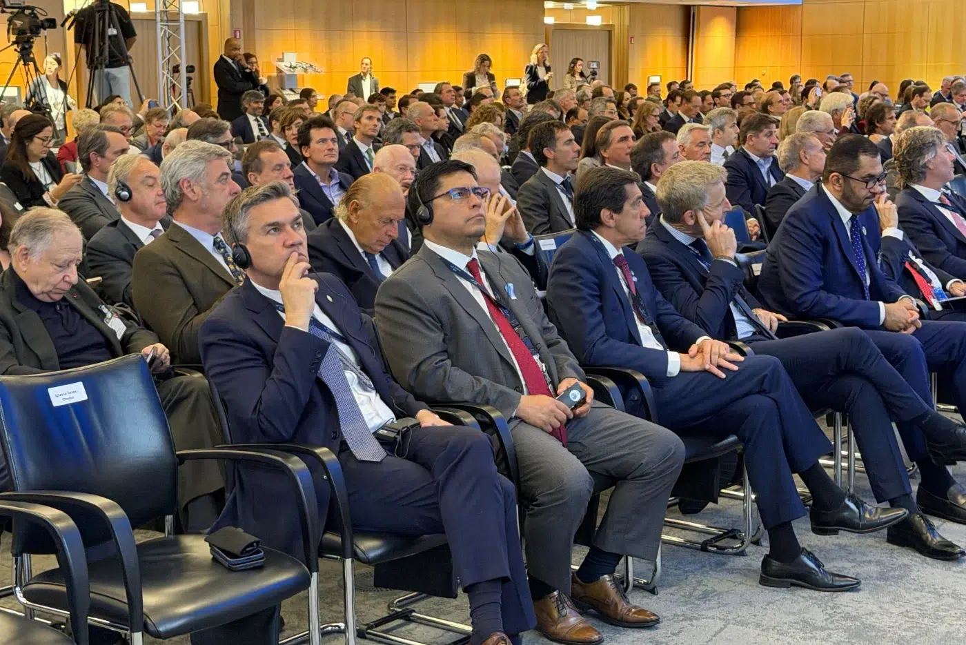 El doble estándar del Poder, el capitalismo de amigos y la Argentina basura. La fórmula de Milei para imponer la hegemonía de LLA y cooptar a gobernadores como Torres y Vidal