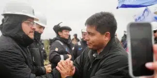 Santa Cruz y la maldición de los recursos. Una provincia rica habitada por pobres. Oro y petróleo para pocos, pobreza estructural para la mayoría Santa Cruz y la maldición de los recursos. Una provincia rica habitada por pobres. Oro y petróleo para pocos, pobreza estructural para la mayoría