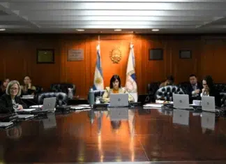 Unos 1899 abogados sufragan en tres sedes de Santa Cruz Unos 1899 abogados sufragan en tres sedes de Santa Cruz