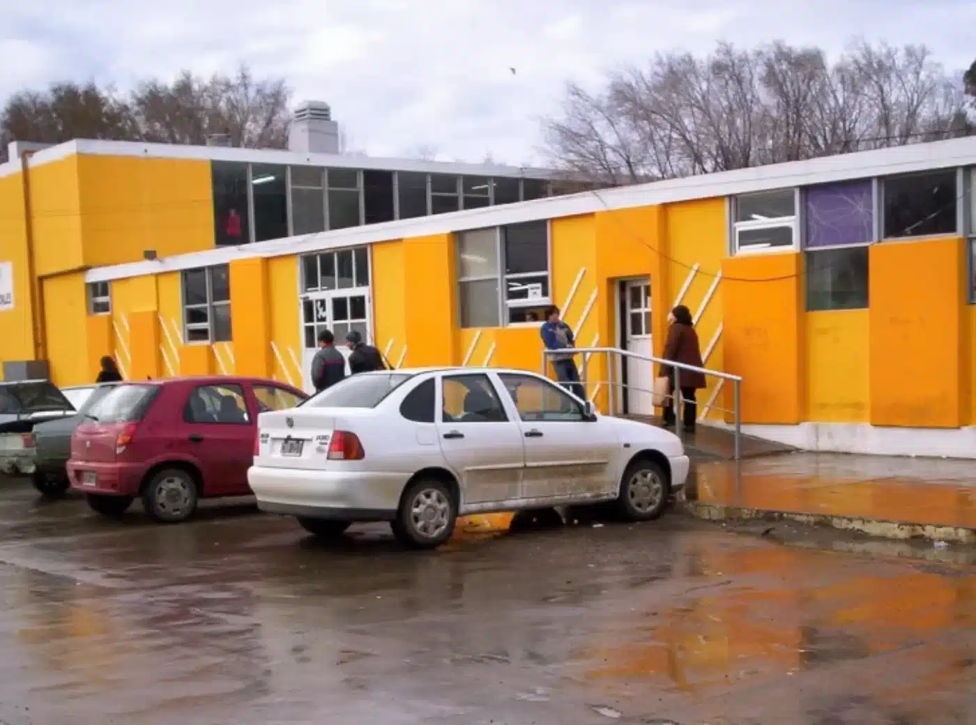 Un disparo en la Escuela 69 movilizó a la Policía en Caleta Olivia Un disparo en la Escuela 69 movilizó a la Policía en Caleta Olivia