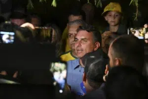 Flávio Bolsonaro agradeció el saludo de Javier Milei - Foto: NA Flávio Bolsonaro agradeció el saludo de Javier Milei - Foto: NA