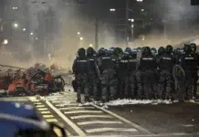 Emmanuel Macron ordena reforzar la seguridad tras disturbios Emmanuel Macron ordena reforzar la seguridad tras disturbios - Foto: NA