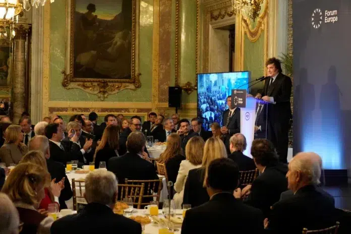 Milei rechazó cuestionamientos de la prensa en España